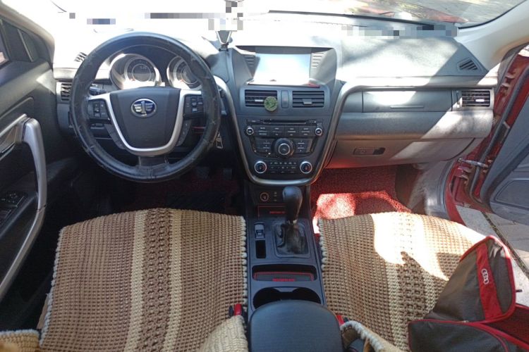 Used Bestune X80 2013 2.0L manual luxury version Center Console