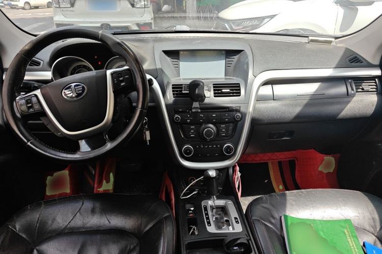 Used Bestune X80 2013 2.0L automatic comfort version Center Console