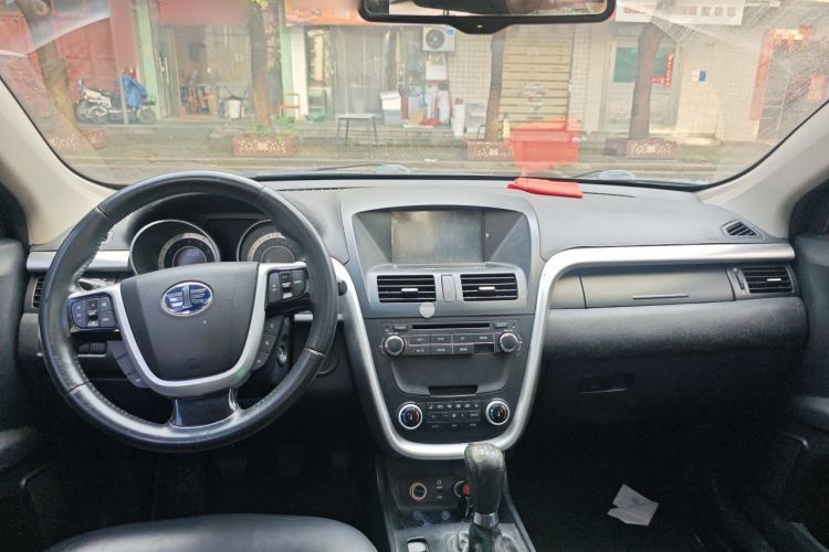 Used Bestune X80 2013 2.0L manual luxury version Center Console