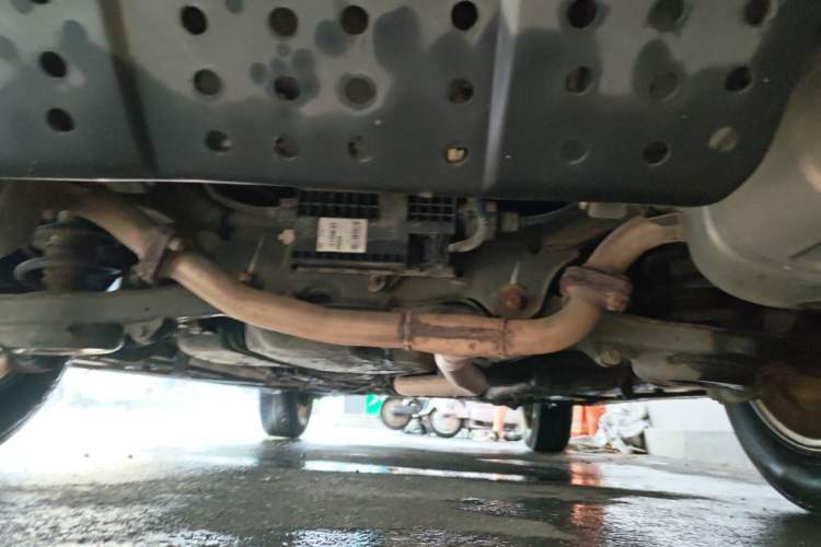 Used Bestune X80 2013 2.0L automatic luxury version Chassis Rear
