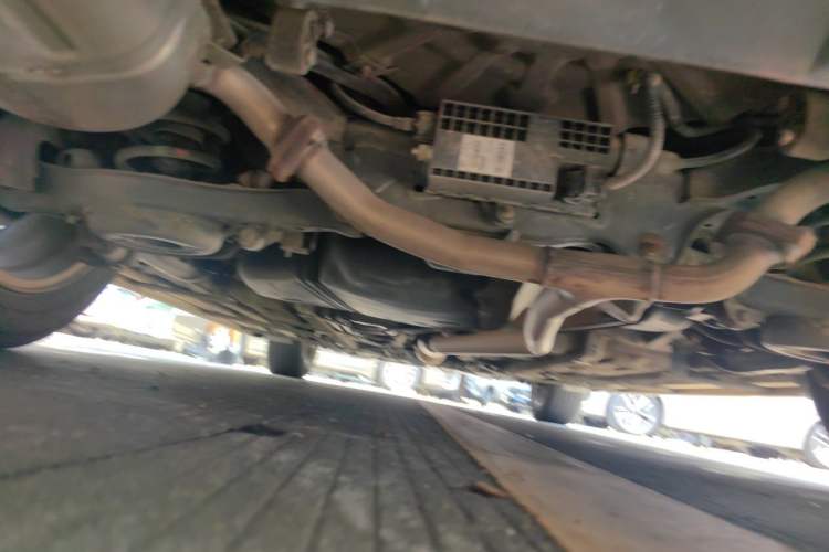Used Bestune X80 2013 2.0L automatic luxury version Chassis Rear