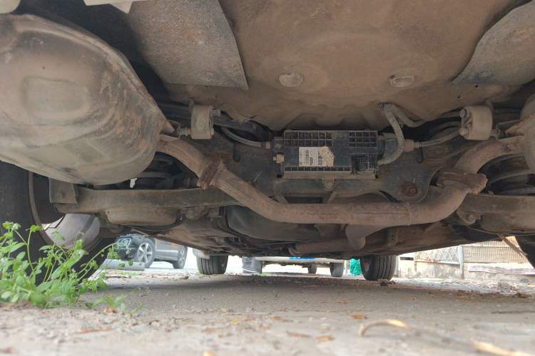 Used Bestune X80 2013 2.0L automatic luxury version Chassis Rear