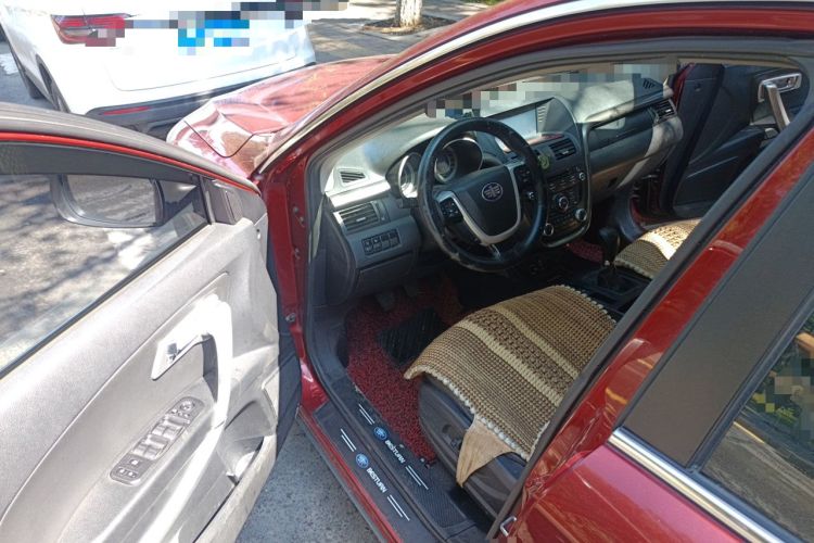 Used Bestune X80 2013 2.0L manual luxury version Driver Seat