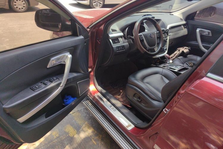 Used Bestune X80 2013 2.0L automatic luxury version Driver Seat