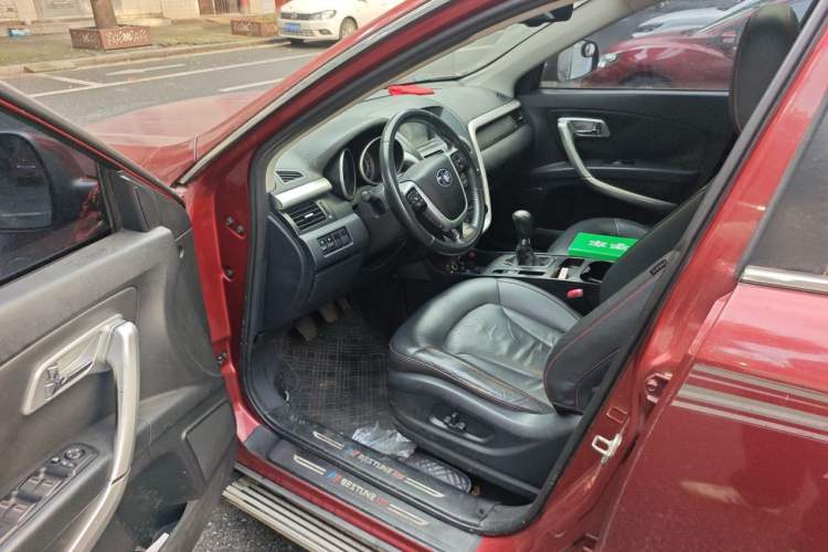 Used Bestune X80 2013 2.0L manual luxury version Driver Seat