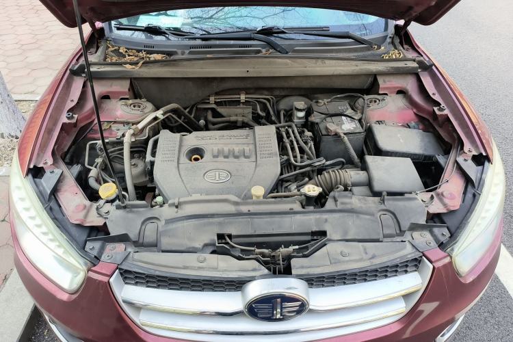Used Bestune X80 2013 2.0L automatic comfort version Engine Bay