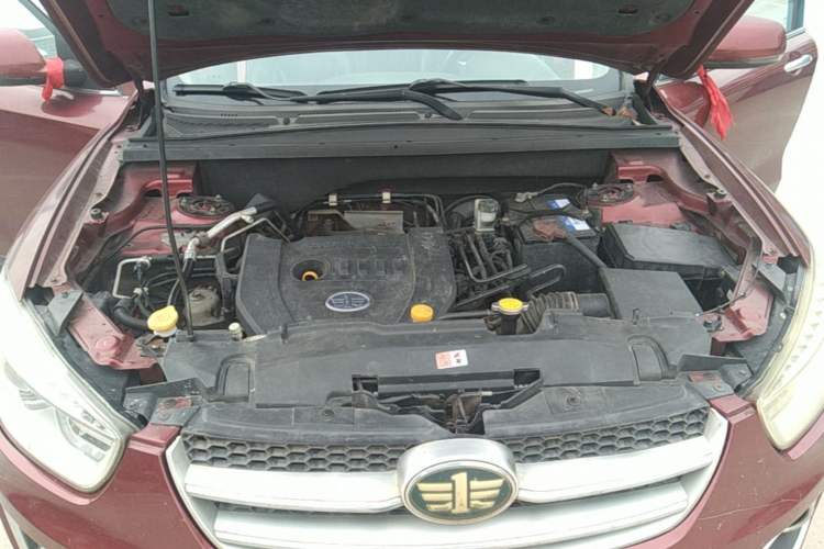 Used Bestune X80 2013 2.0L automatic luxury version Engine Bay