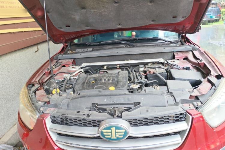 Used Bestune X80 2013 2.0L automatic luxury version Engine Bay