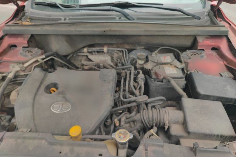 Used Bestune X80 2013 2.0L automatic luxury version Engine Bay