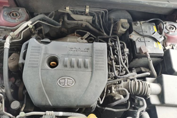 Used Bestune X80 2013 2.0L automatic luxury version Engine Bay
