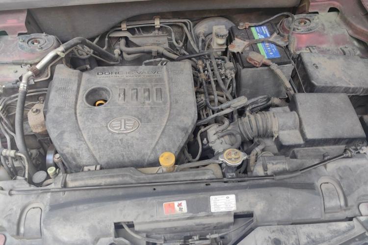 Used Bestune X80 2013 2.0L automatic luxury version Engine Bay