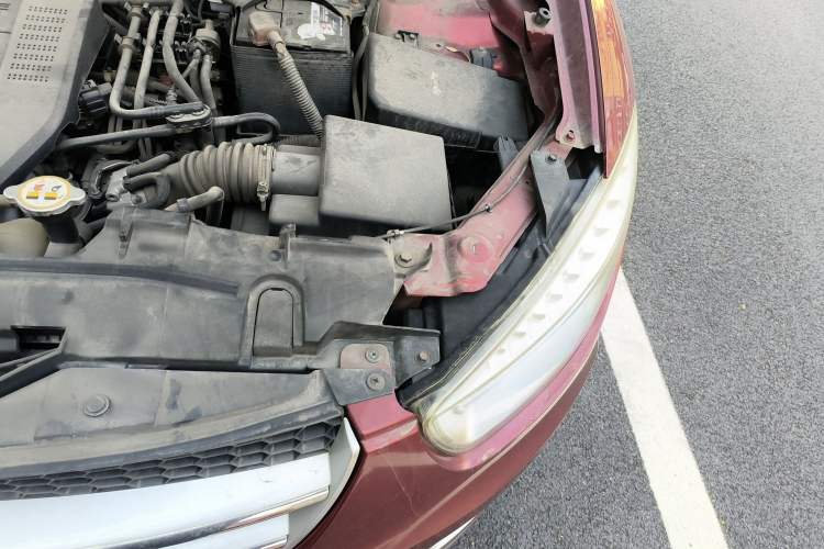 Used Bestune X80 2013 2.0L automatic comfort version Engine Bay Left