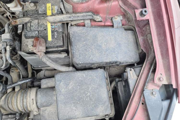 Used Bestune X80 2013 2.0L manual luxury version Engine Bay Left