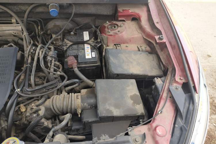 Used Bestune X80 2013 2.3L automatic luxury version Engine Bay Left