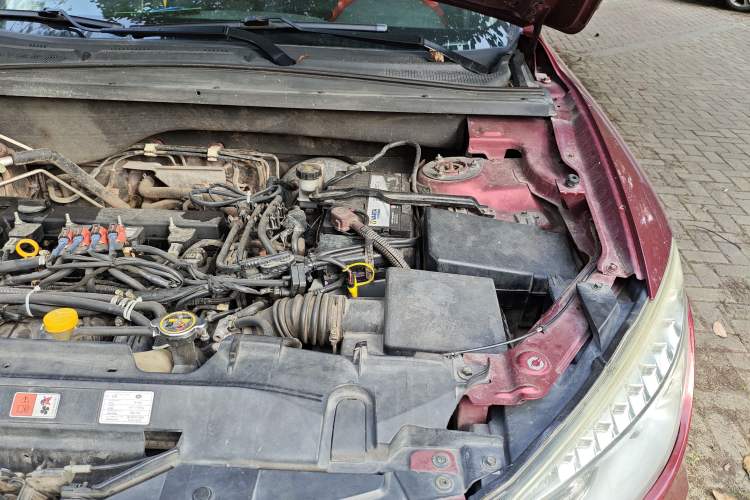Used Bestune X80 2013 2.0L manual luxury version Engine Bay Left