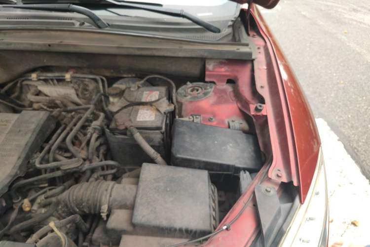Used Bestune X80 2013 2.0L automatic luxury version Engine Bay Left