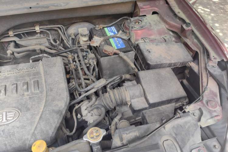 Used Bestune X80 2013 2.0L automatic luxury version Engine Bay Left