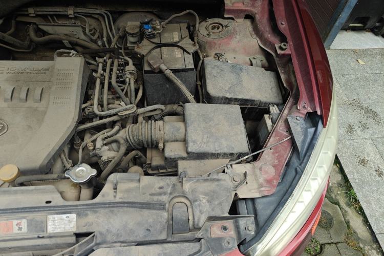 Used Bestune X80 2013 2.0L automatic comfort version Engine Bay Left