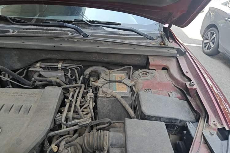 Used Bestune X80 2013 2.0L automatic comfort version Engine Bay Left