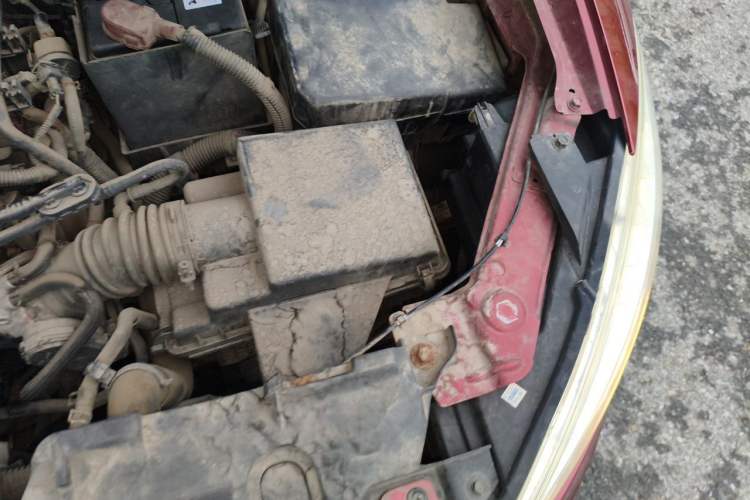 Used Bestune X80 2013 2.0L automatic luxury version Engine Bay Left