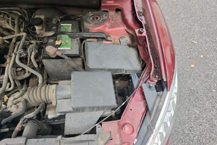 Used Bestune X80 2013 2.0L manual luxury version Engine Bay Left