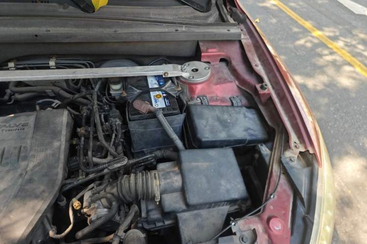 Used Bestune X80 2013 2.0L automatic luxury version Engine Bay Left