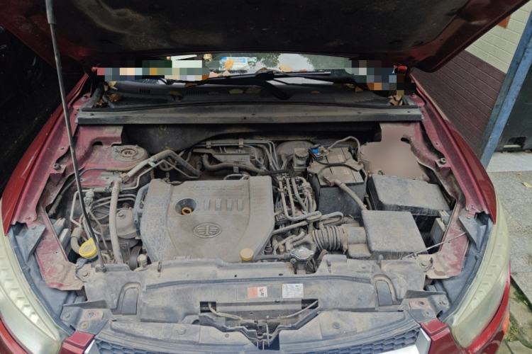 Used Bestune X80 2013 2.0L automatic comfort version Engine Bay