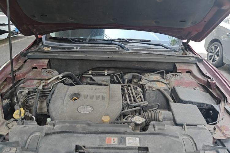 Used Bestune X80 2013 2.0L automatic comfort version Engine Bay