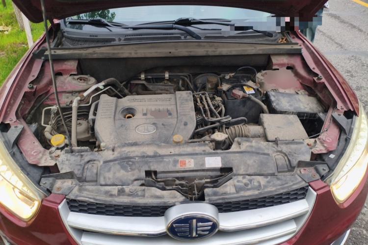 Used Bestune X80 2013 2.0L automatic luxury version Engine Bay