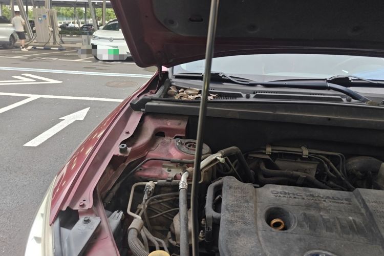 Used Bestune X80 2013 2.0L automatic comfort version Engine Bay Right