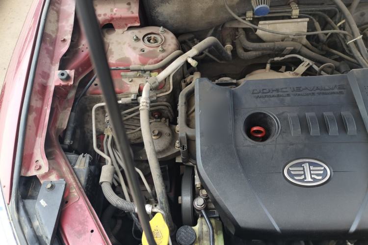 Used Bestune X80 2013 2.3L automatic luxury version Engine Bay Right
