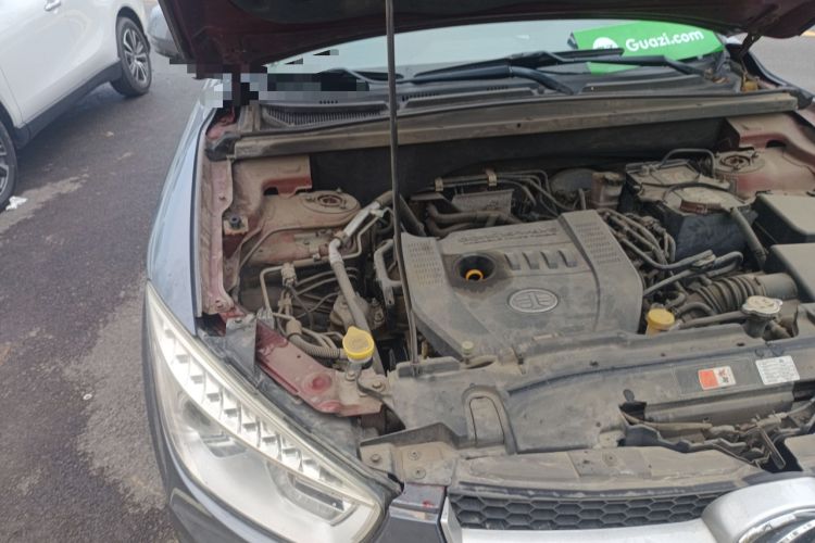 Used Bestune X80 2013 2.0L automatic luxury version Engine Bay Right