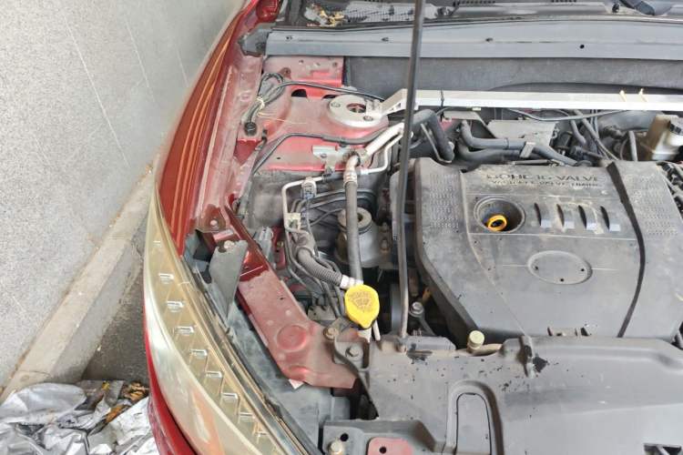 Used Bestune X80 2013 2.0L automatic luxury version Engine Bay Right