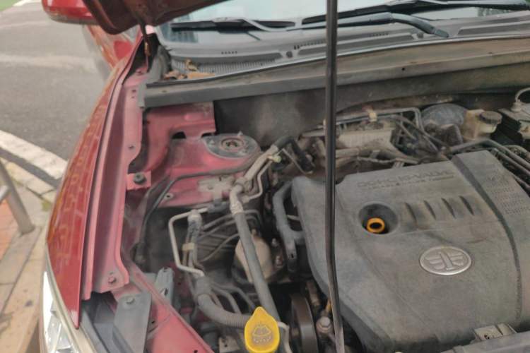 Used Bestune X80 2013 2.0L automatic luxury version Engine Bay Right