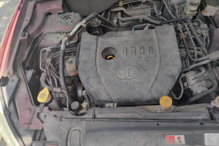 Used Bestune X80 2013 2.0L automatic luxury version Engine Bay Right