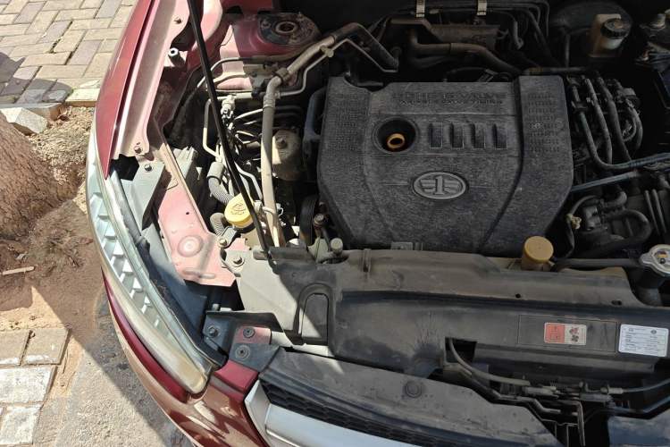 Used Bestune X80 2013 2.0L automatic comfort version Engine Bay Right