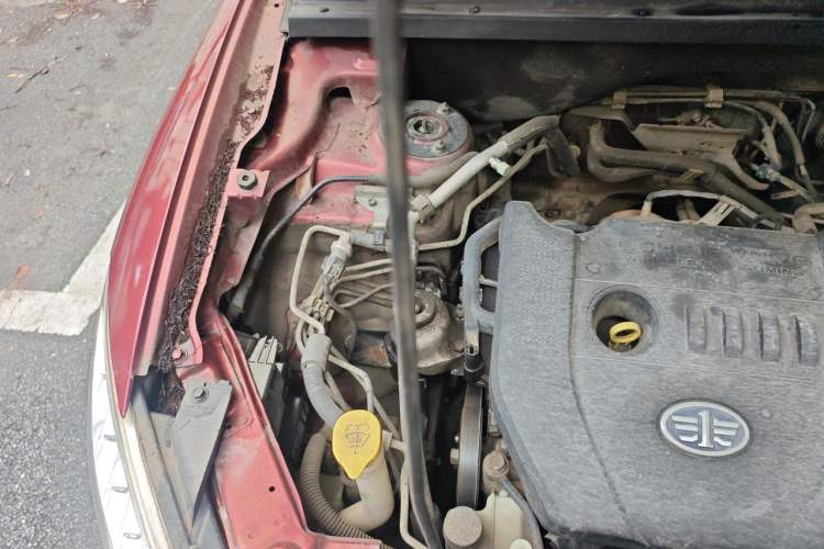 Used Bestune X80 2013 2.0L manual luxury version Engine Bay Right