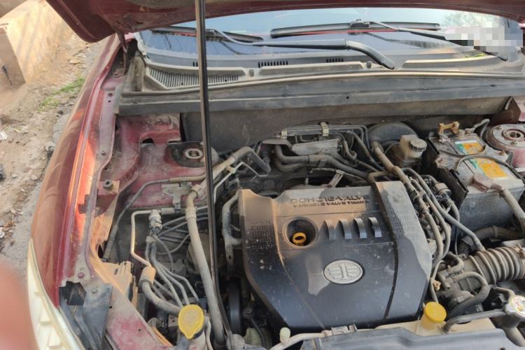 Used Bestune X80 2013 2.0L automatic luxury version Engine Bay Right