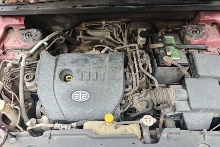 Used Bestune X80 2013 2.0L manual luxury version Engine Bay