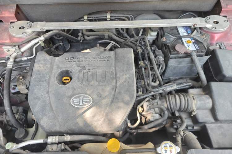 Used Bestune X80 2013 2.0L automatic luxury version Engine Bay