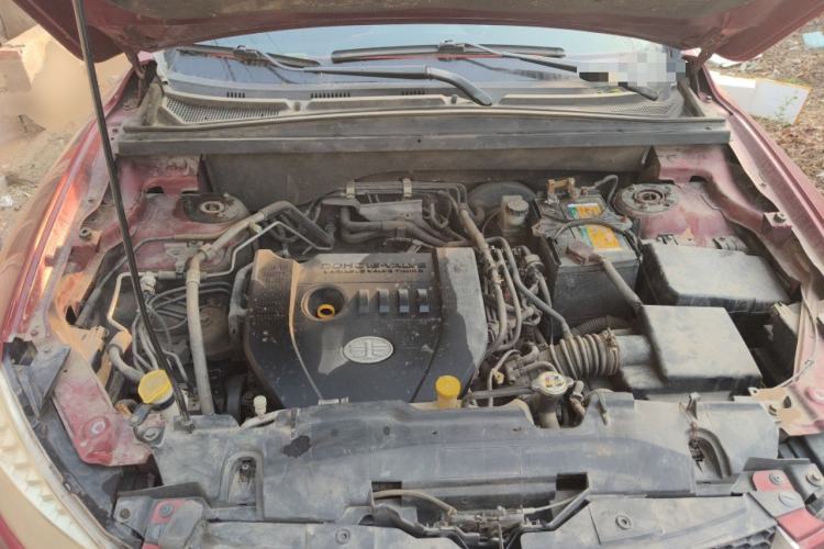 Used Bestune X80 2013 2.0L automatic luxury version Engine Bay
