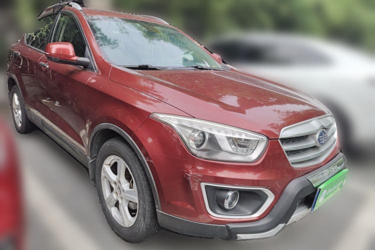 Used Bestune X80 2013 2.0L manual luxury version Front Right 45 Deg