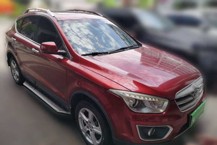 Used Bestune X80 2013 2.0L automatic luxury version Front Right 45 Deg