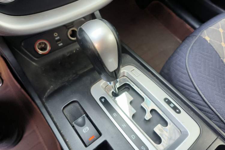 Used Bestune X80 2013 2.0L automatic comfort version Gear Lever