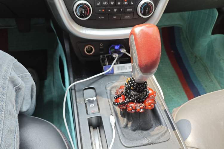 Used Bestune X80 2013 2.0L manual luxury version Gear Lever