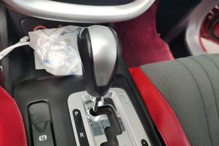 Used Bestune X80 2013 2.0L automatic luxury version Gear Lever