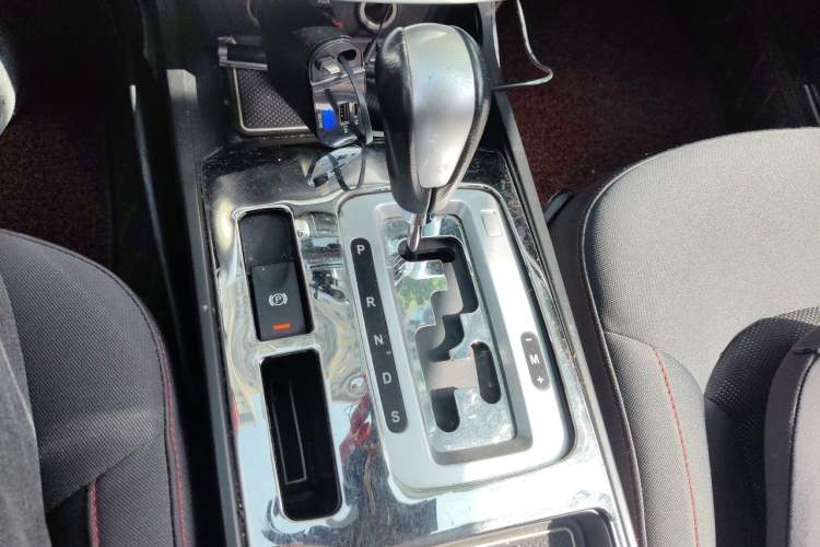 Used Bestune X80 2013 2.0L automatic comfort version Gear Lever