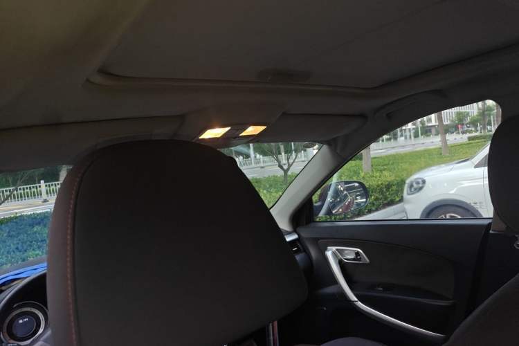 Used Bestune X80 2013 2.0L automatic comfort version Headliner