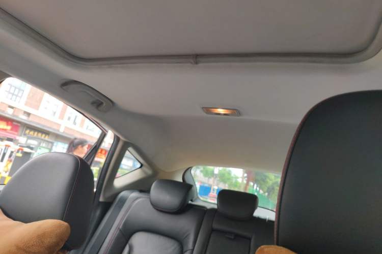 Used Bestune X80 2013 2.0L automatic luxury version Headliner