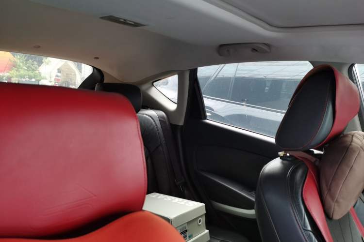 Used Bestune X80 2013 2.0L automatic luxury version Headliner